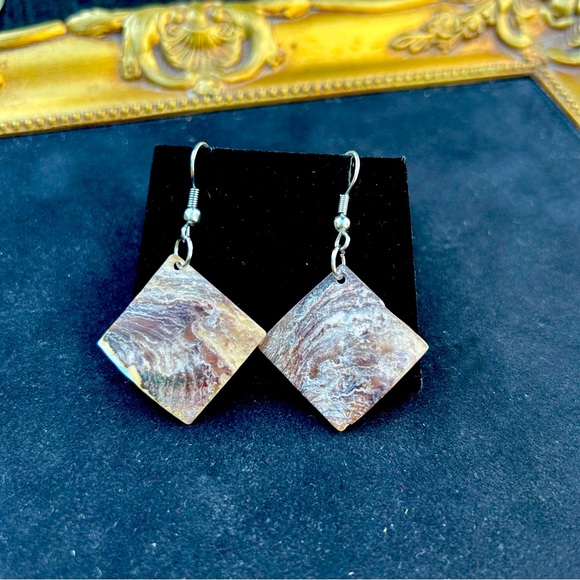 Cute Dangling Shell Earrings - Picture 1 of 4